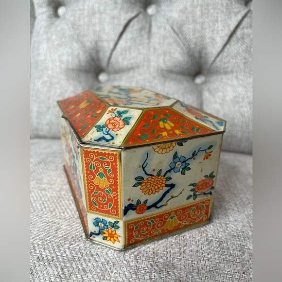 Vintage Gray Dunn Biscuit Tin Floral Orange Metallic Product of Scotland - Picture 2 of 6
